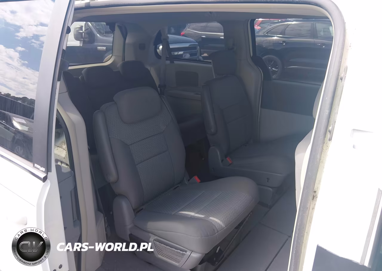 2010 Chrysler Town & Country Touring VIN:2A4RR5D18AR108400 - 8