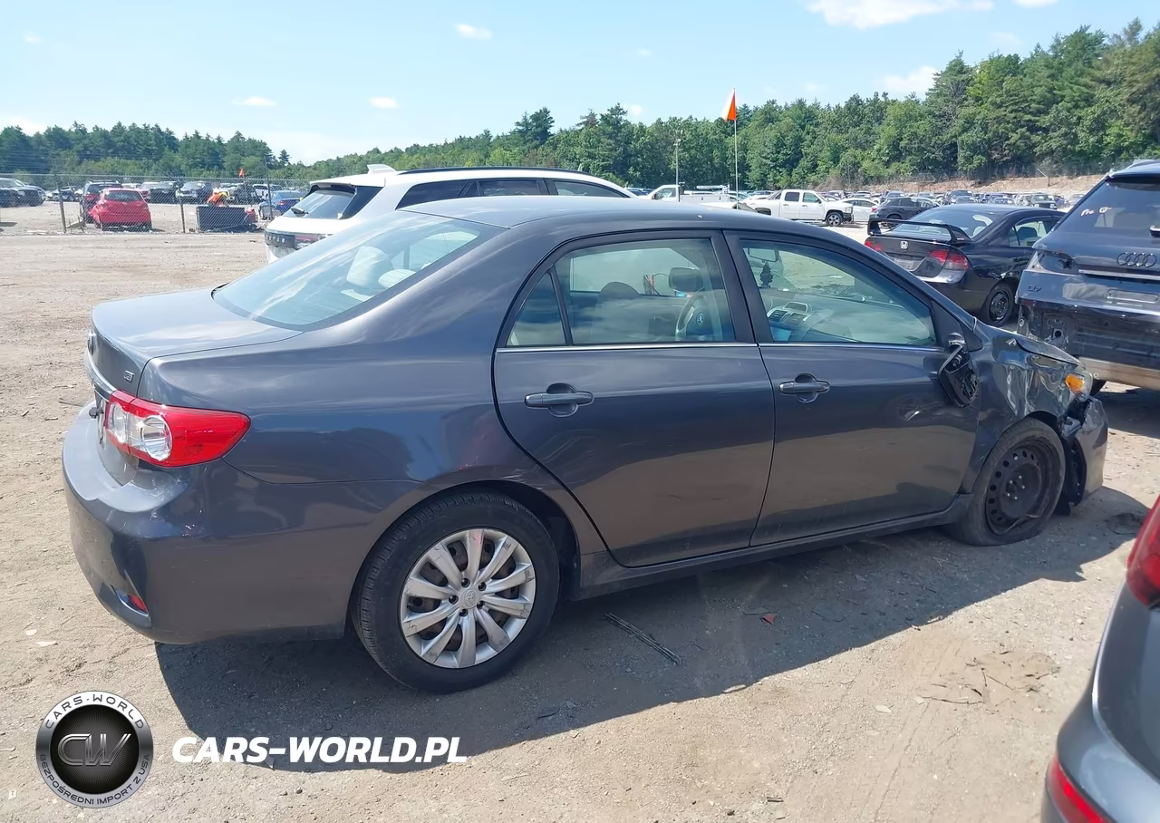 2013 Toyota Corolla Le VIN:JTDBU4EE0DJ117795 - 13