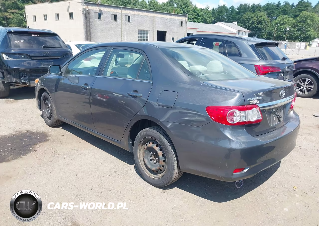 2013 Toyota Corolla Le VIN:JTDBU4EE0DJ117795 - 3