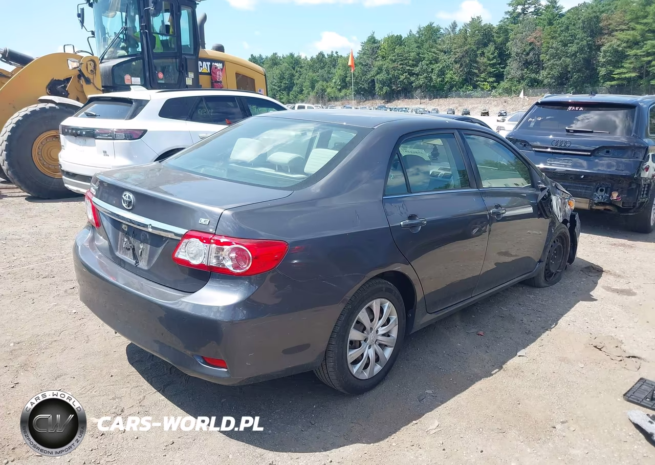 2013 Toyota Corolla Le VIN:JTDBU4EE0DJ117795 - 4