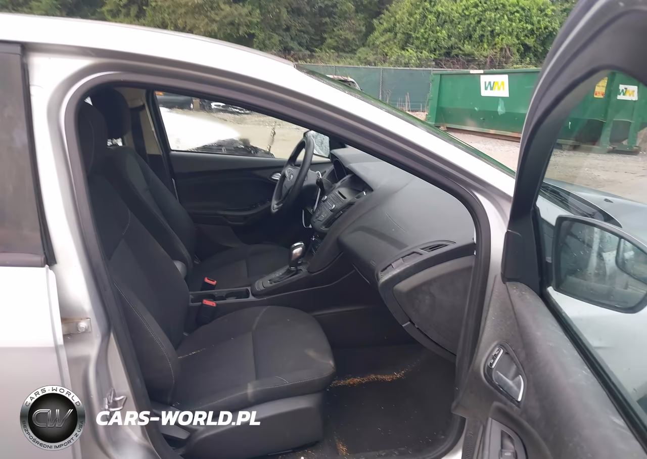 2016 Ford Focus Se VIN:1FADP3K20GL357111 - 5