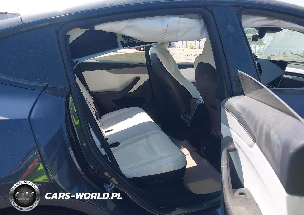 2026 Tesla Model Y Premium-Rear-Wheel Drive VIN:7SAYGDEDXTF637469 - 5