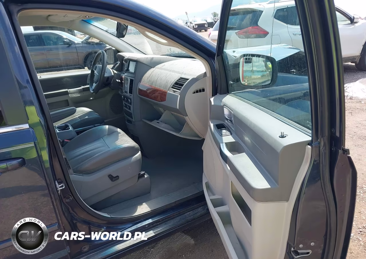 2008 Chrysler Town & Country Touring VIN:2A8HR54P58R844137 - 5