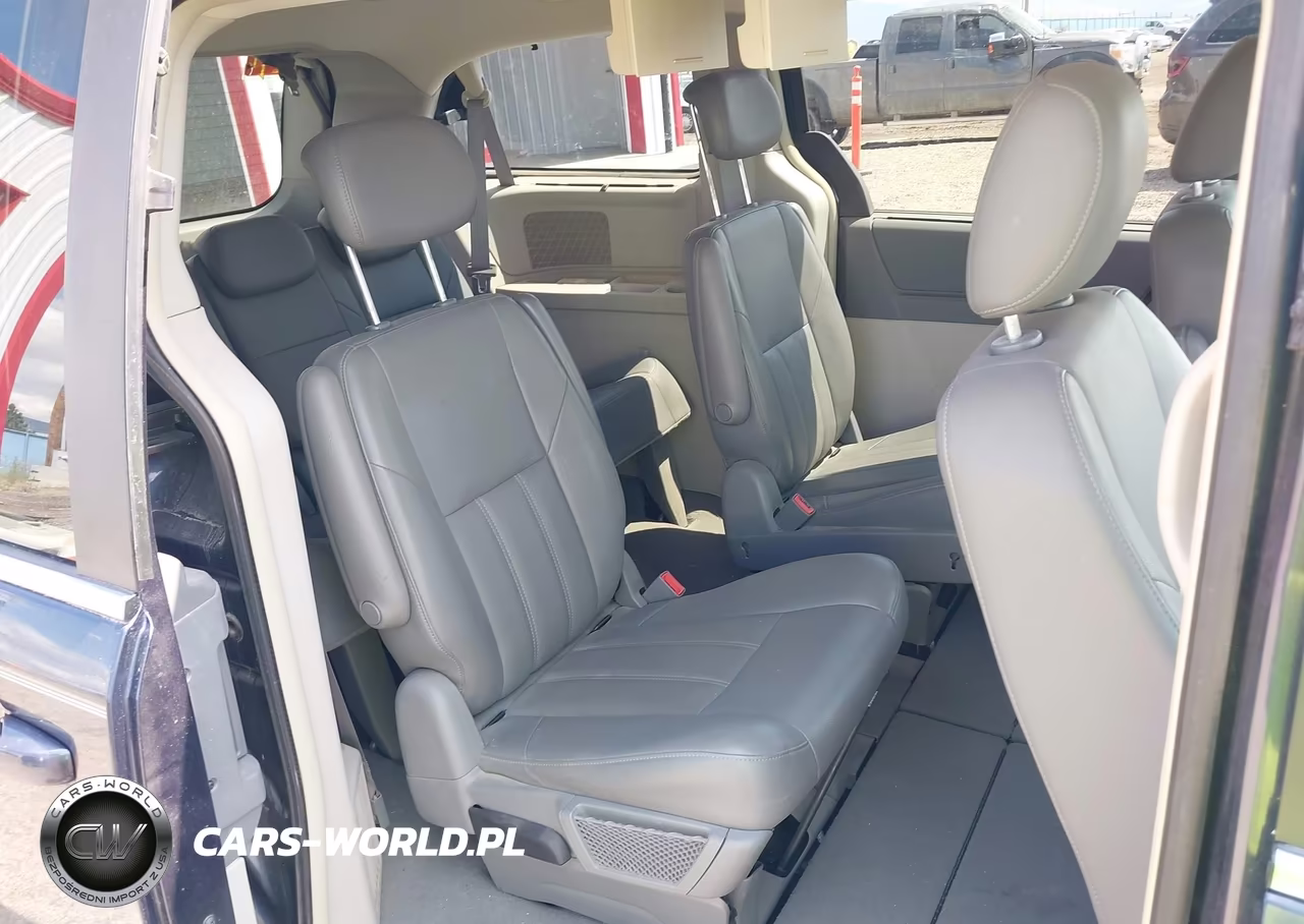 2008 Chrysler Town & Country Touring VIN:2A8HR54P58R844137 - 8