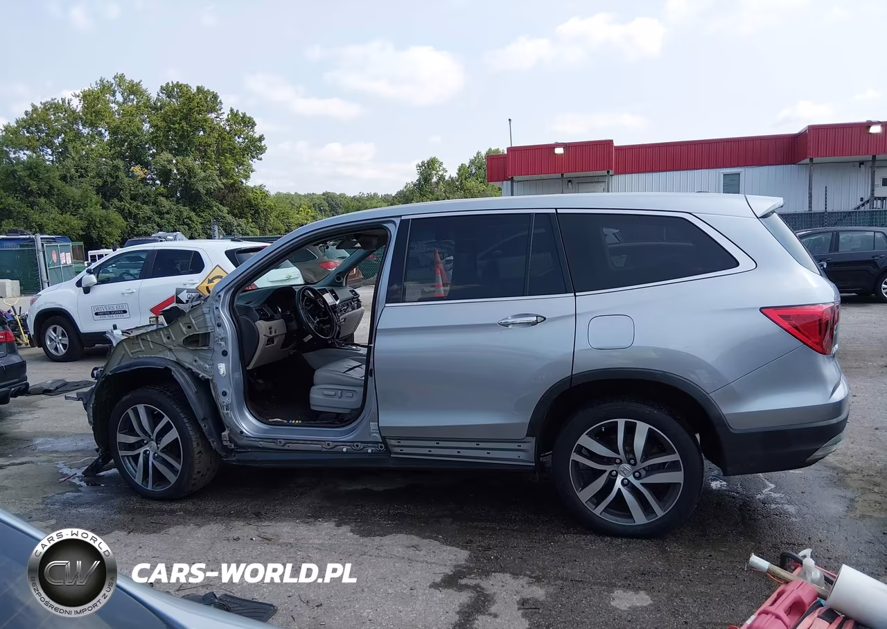 2018 Honda Pilot Elite VIN:5FNYF6H0XJB003645 - 14