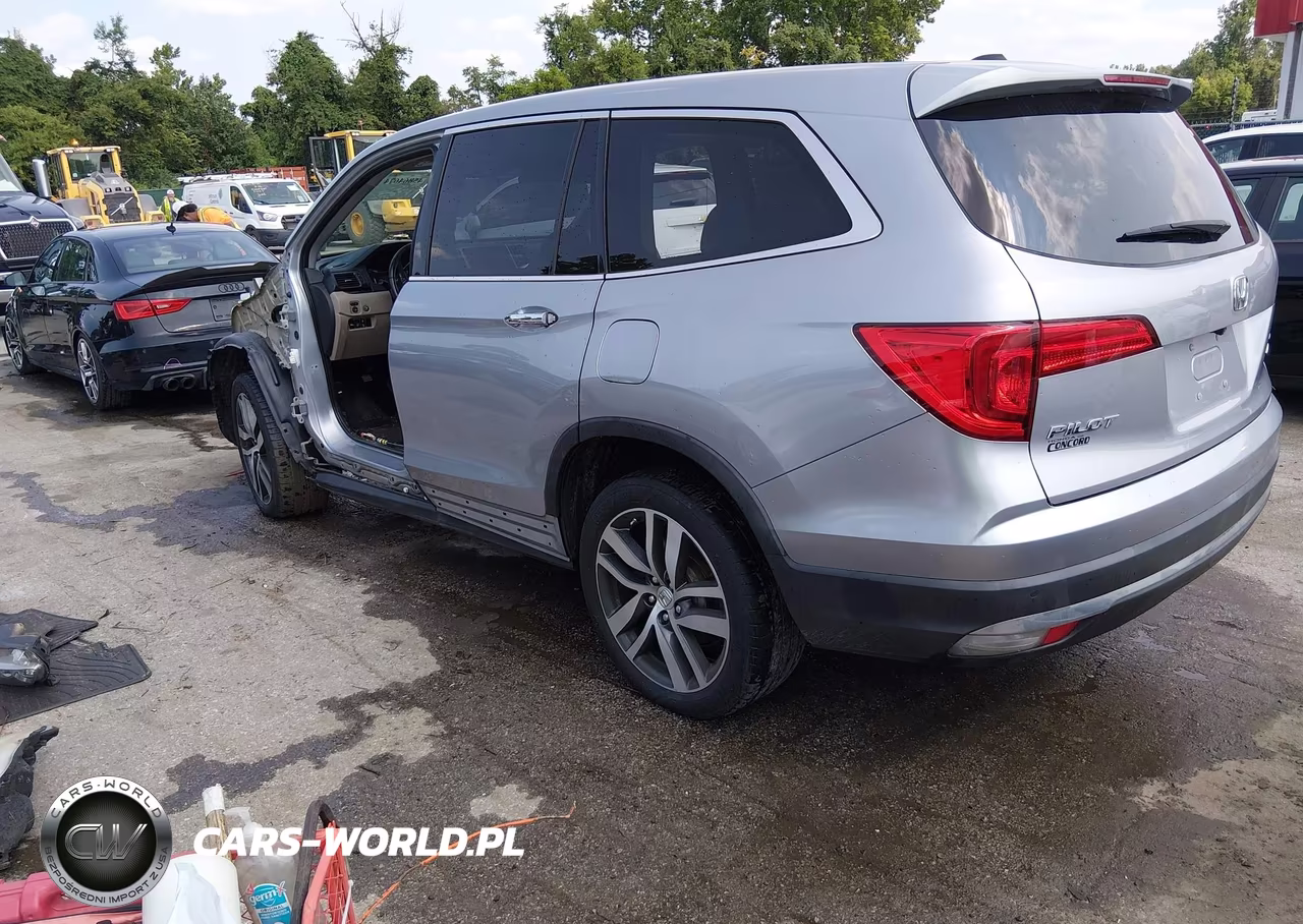 2018 Honda Pilot Elite VIN:5FNYF6H0XJB003645 - 3