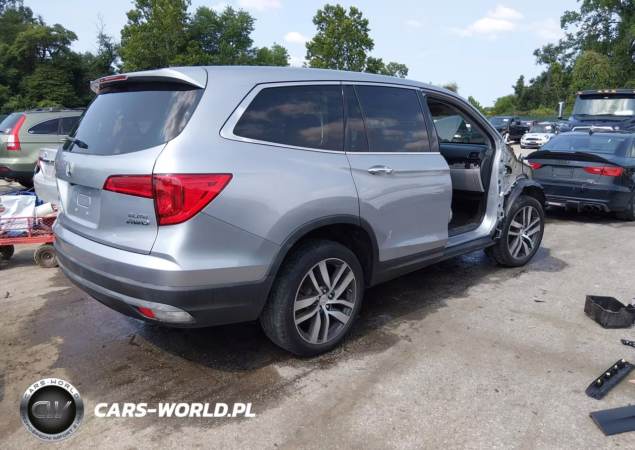 2018 Honda Pilot Elite VIN:5FNYF6H0XJB003645 - 4