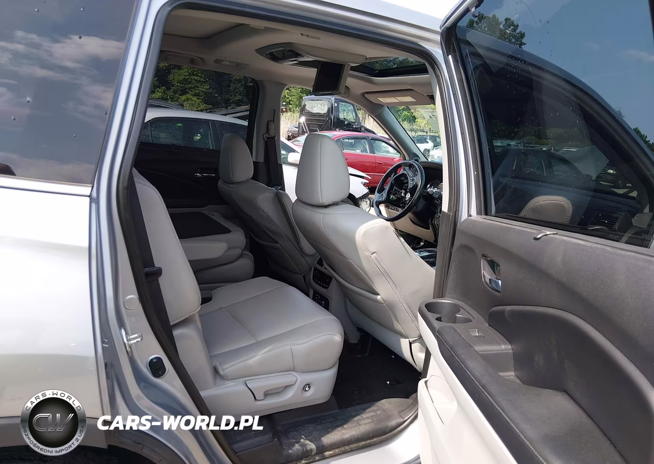 2018 Honda Pilot Elite VIN:5FNYF6H0XJB003645 - 8