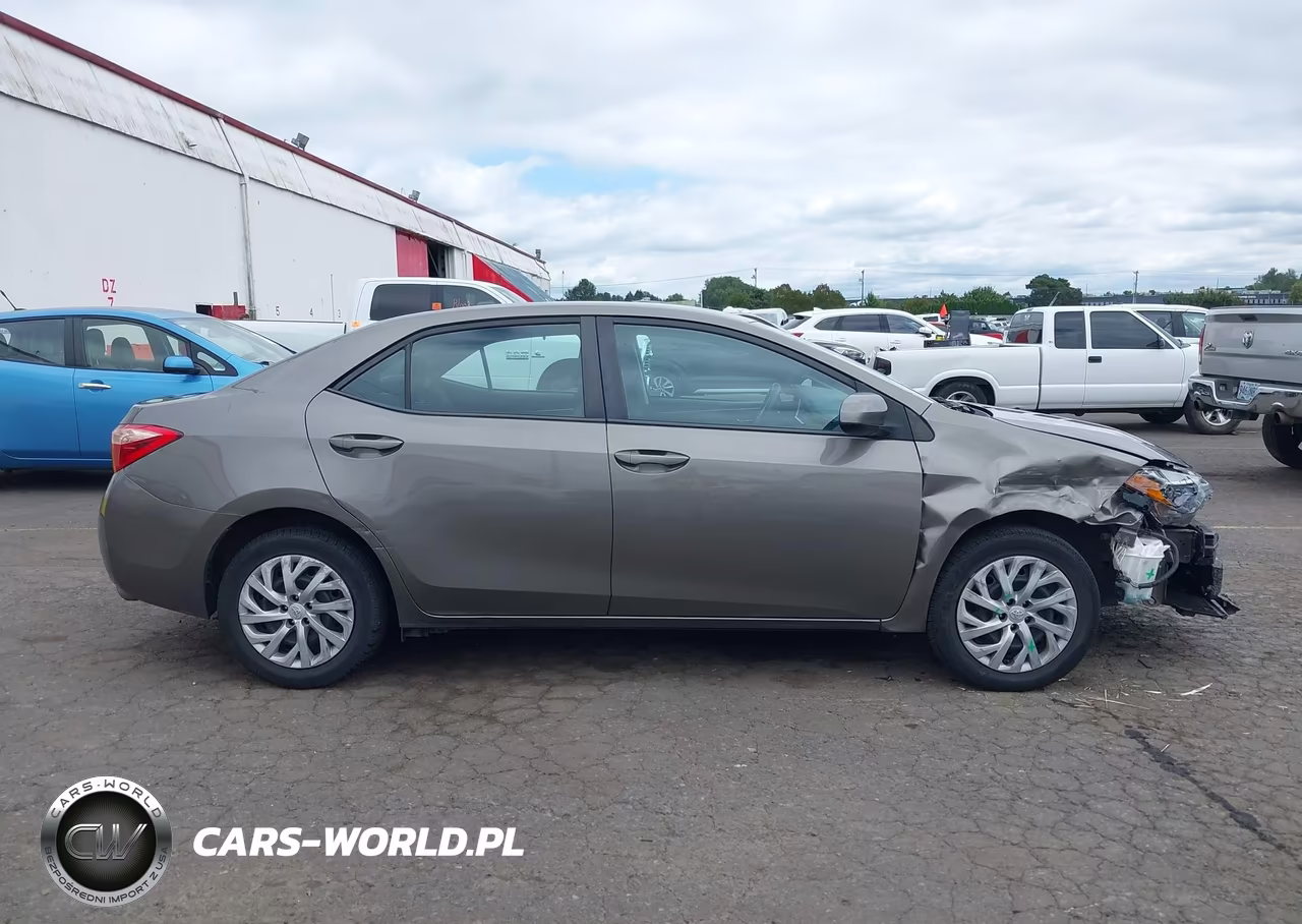 2018 Toyota Corolla Le VIN:2T1BURHE3JC061514 - 13