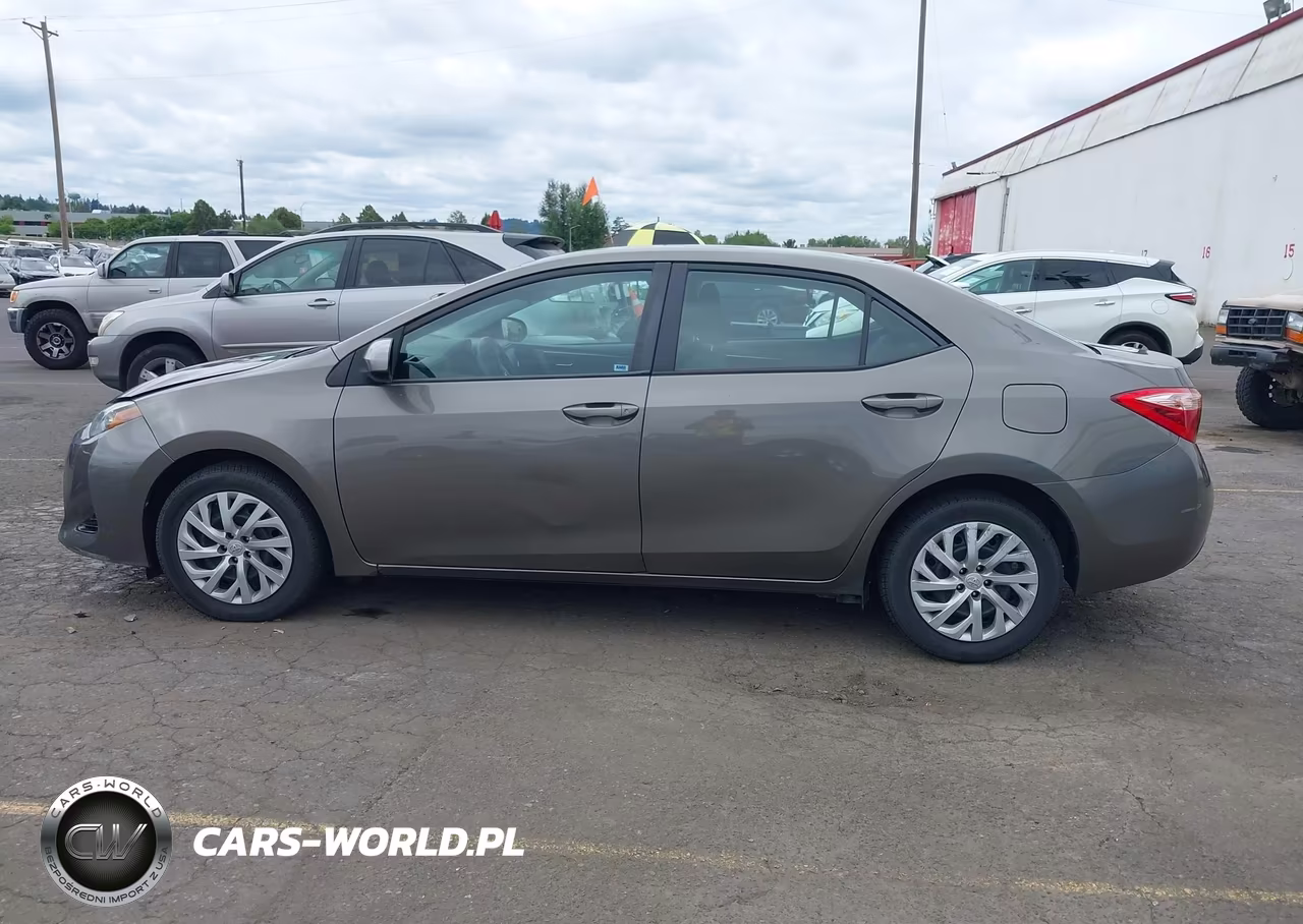 2018 Toyota Corolla Le VIN:2T1BURHE3JC061514 - 14