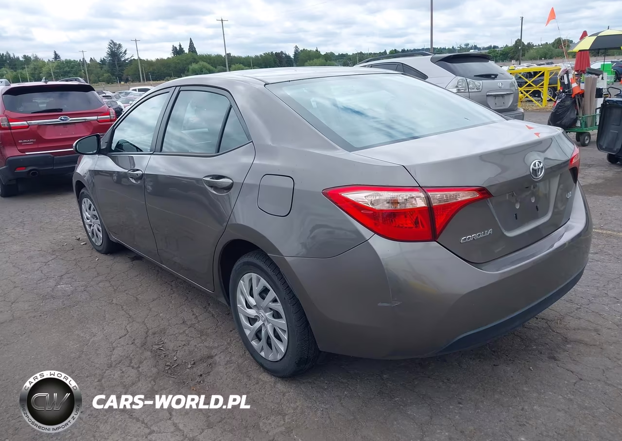 2018 Toyota Corolla Le VIN:2T1BURHE3JC061514 - 3