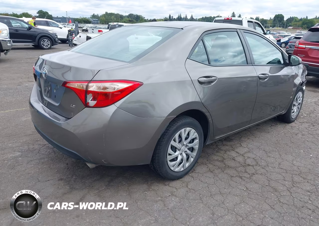 2018 Toyota Corolla Le VIN:2T1BURHE3JC061514 - 4