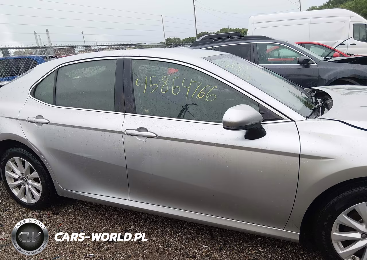 2018 Toyota Camry Le VIN:JTNB11HK3J3016822 - 13