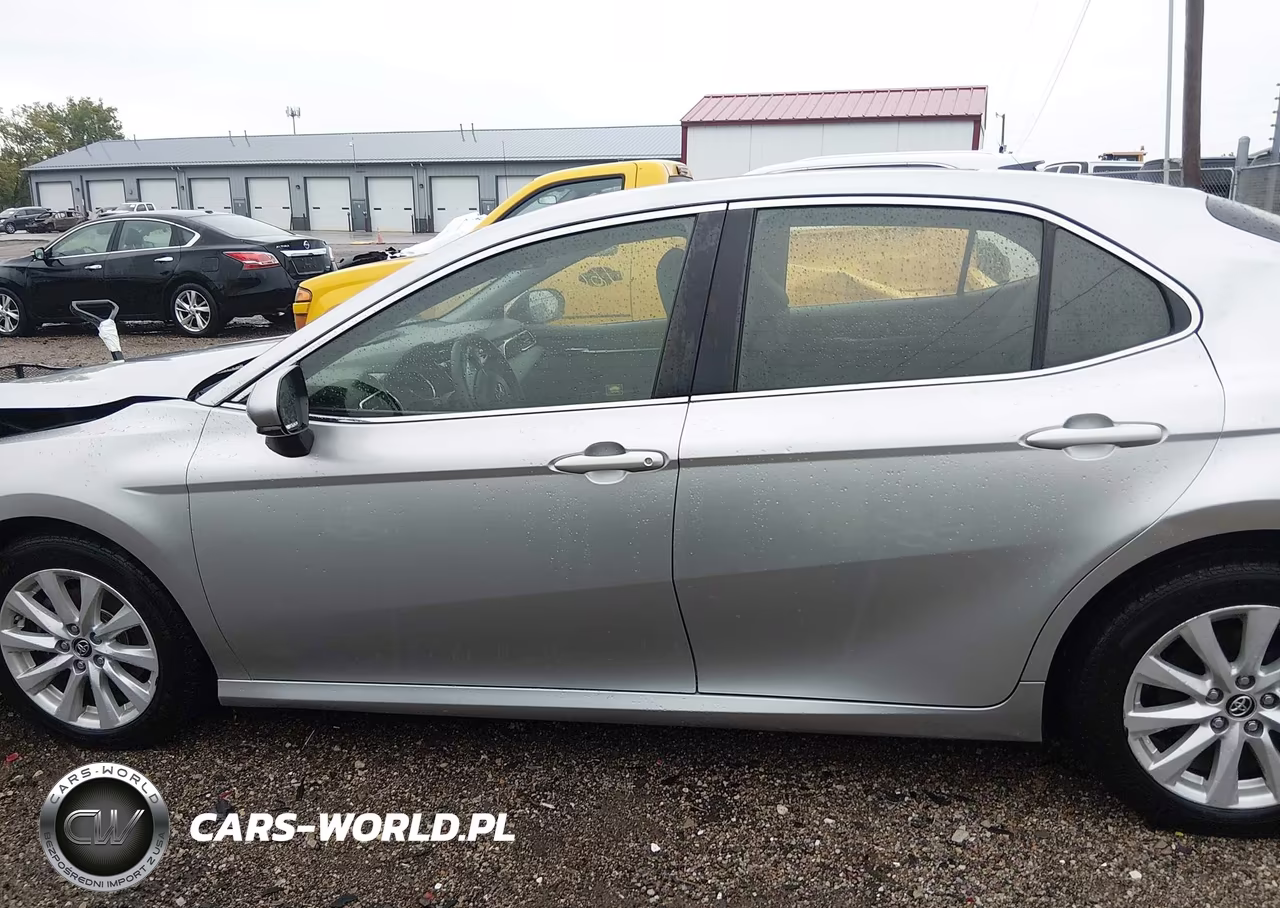 2018 Toyota Camry Le VIN:JTNB11HK3J3016822 - 14