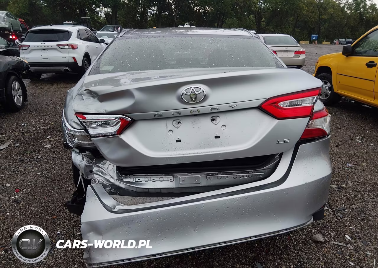 2018 Toyota Camry Le VIN:JTNB11HK3J3016822 - 16