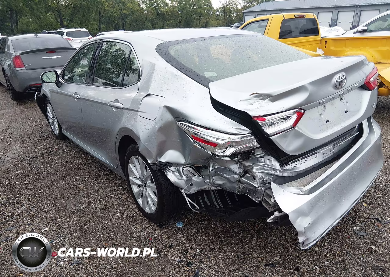 2018 Toyota Camry Le VIN:JTNB11HK3J3016822 - 3