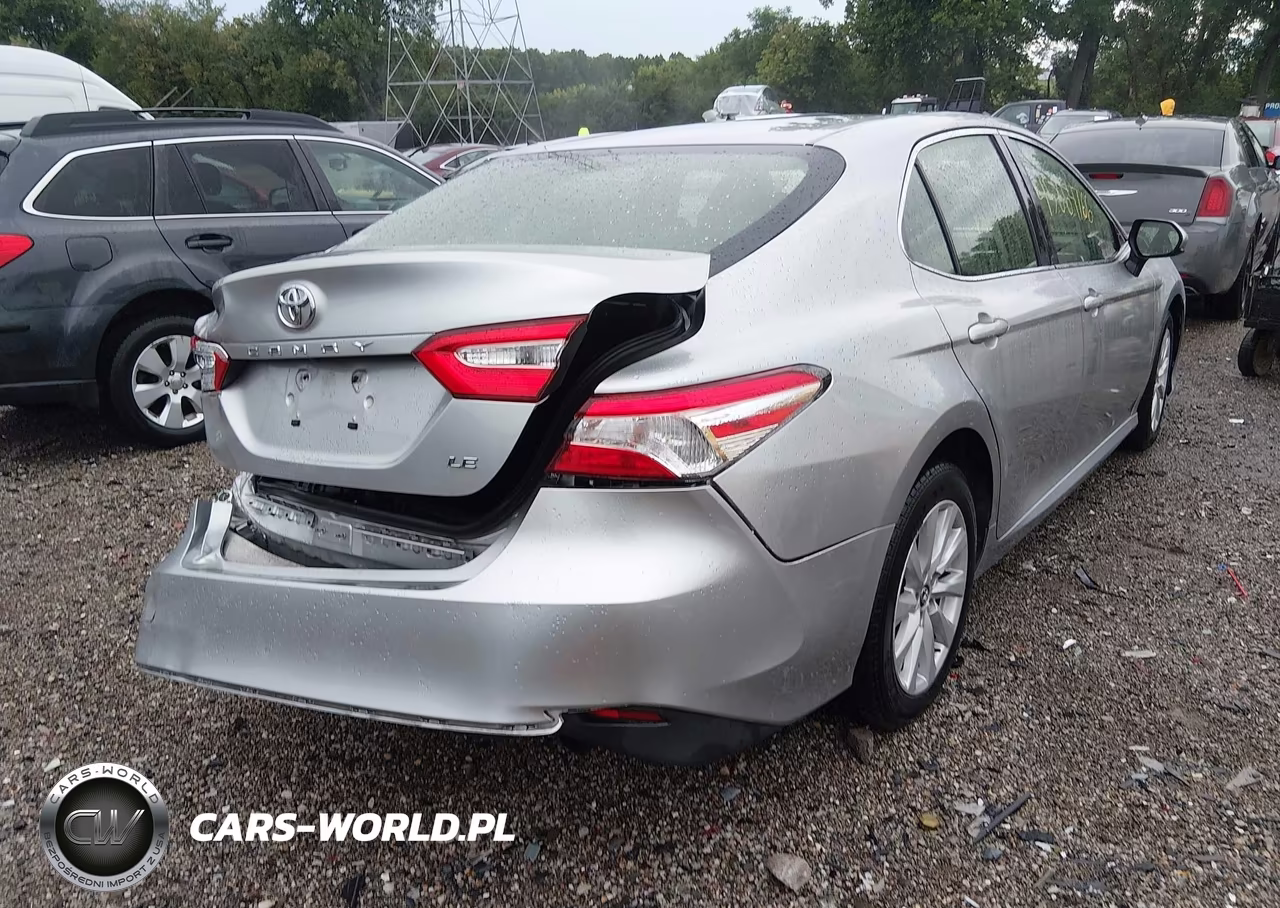 2018 Toyota Camry Le VIN:JTNB11HK3J3016822 - 4