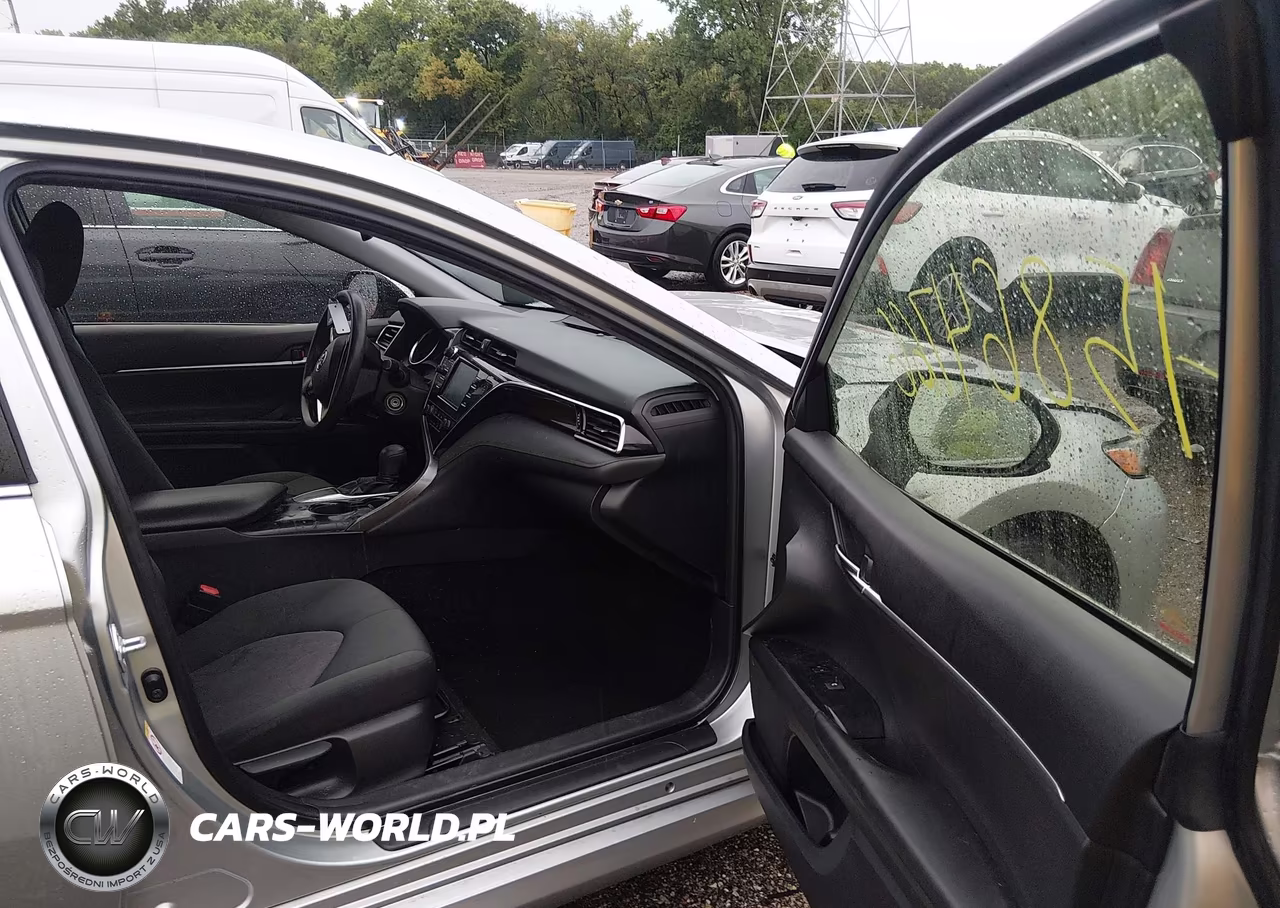 2018 Toyota Camry Le VIN:JTNB11HK3J3016822 - 5