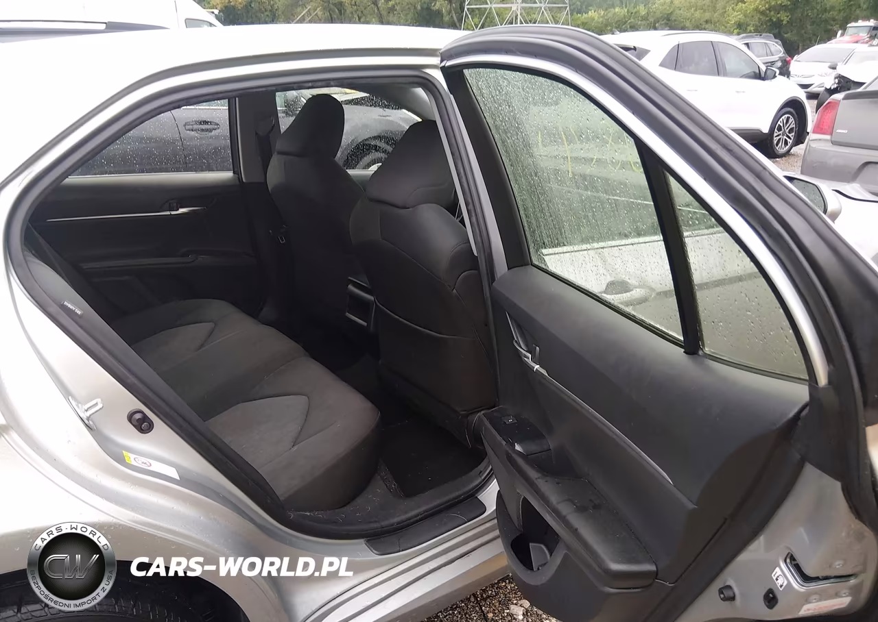 2018 Toyota Camry Le VIN:JTNB11HK3J3016822 - 8