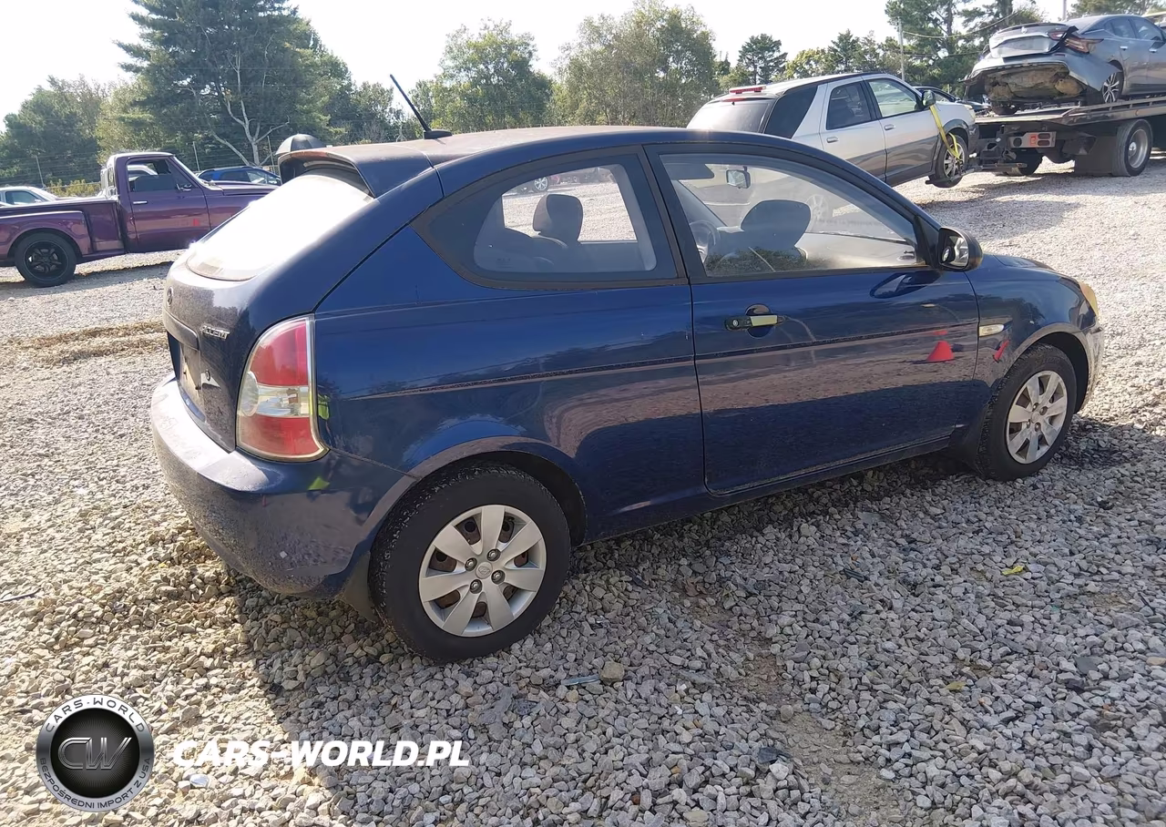 2009 Hyundai Accent Gs VIN:KMHCM36C19U135123 - 4