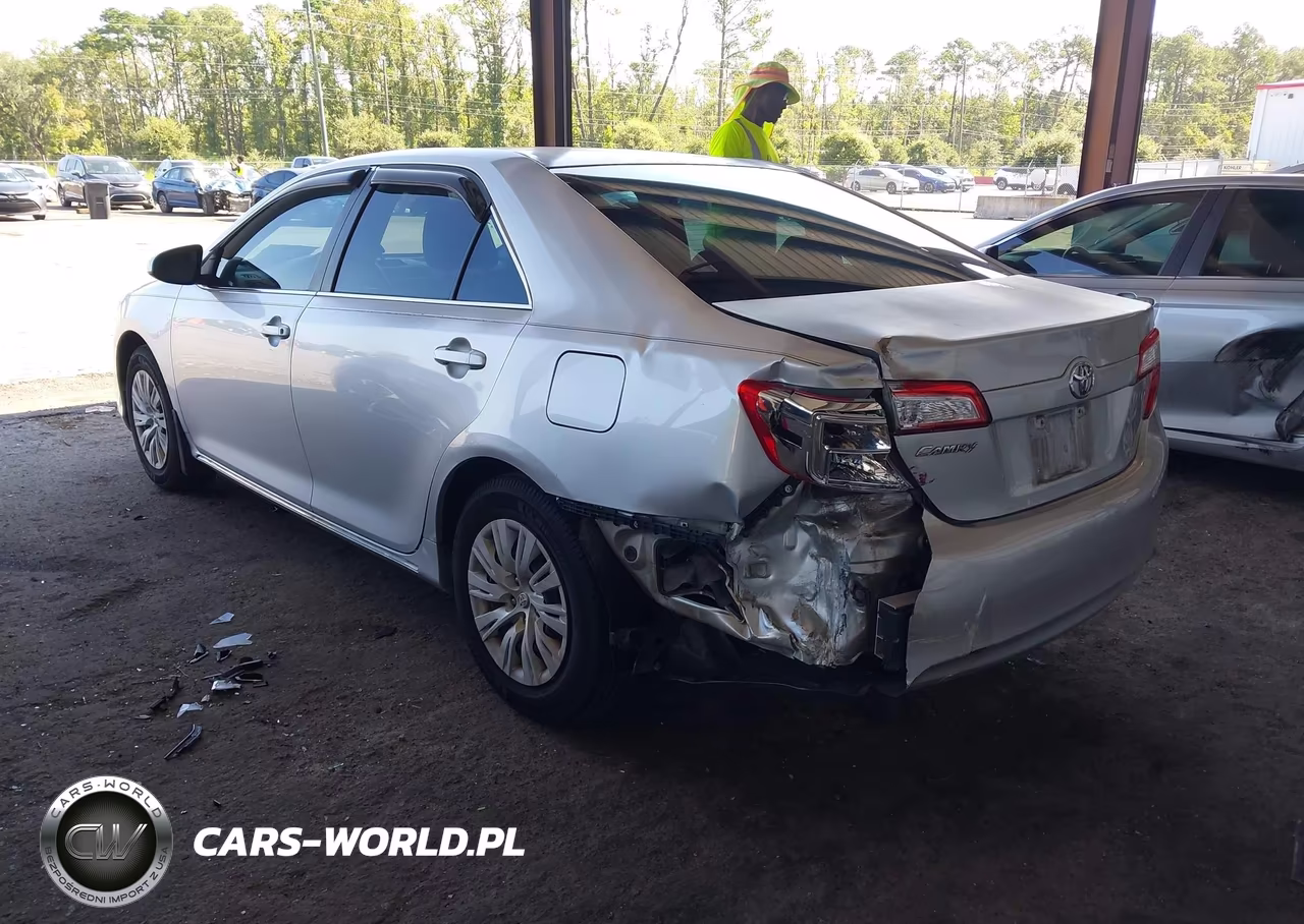 2013 Toyota Camry Le VIN:4T4BF1FK4DR284643 - 3