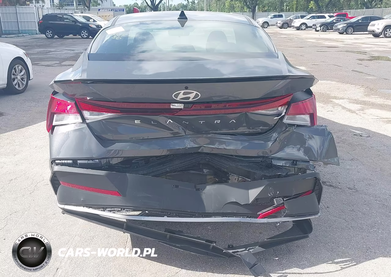 2026 Hyundai Elantra Sel Sport VIN:KMHLM4DG0TU121992 - 17