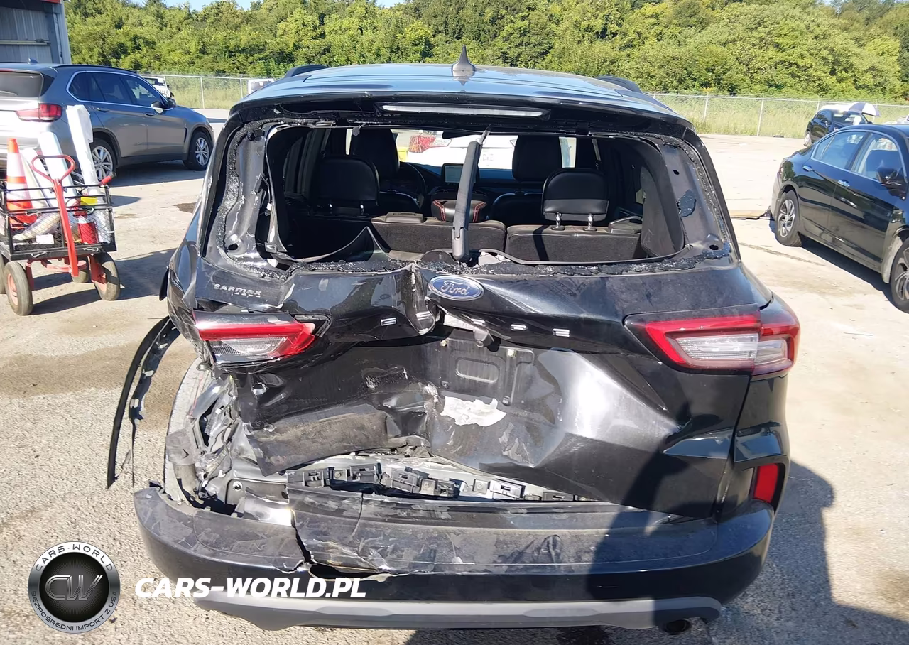 2023 Ford Escape St-Line VIN:1FMCU0MN7PUA00468 - 17