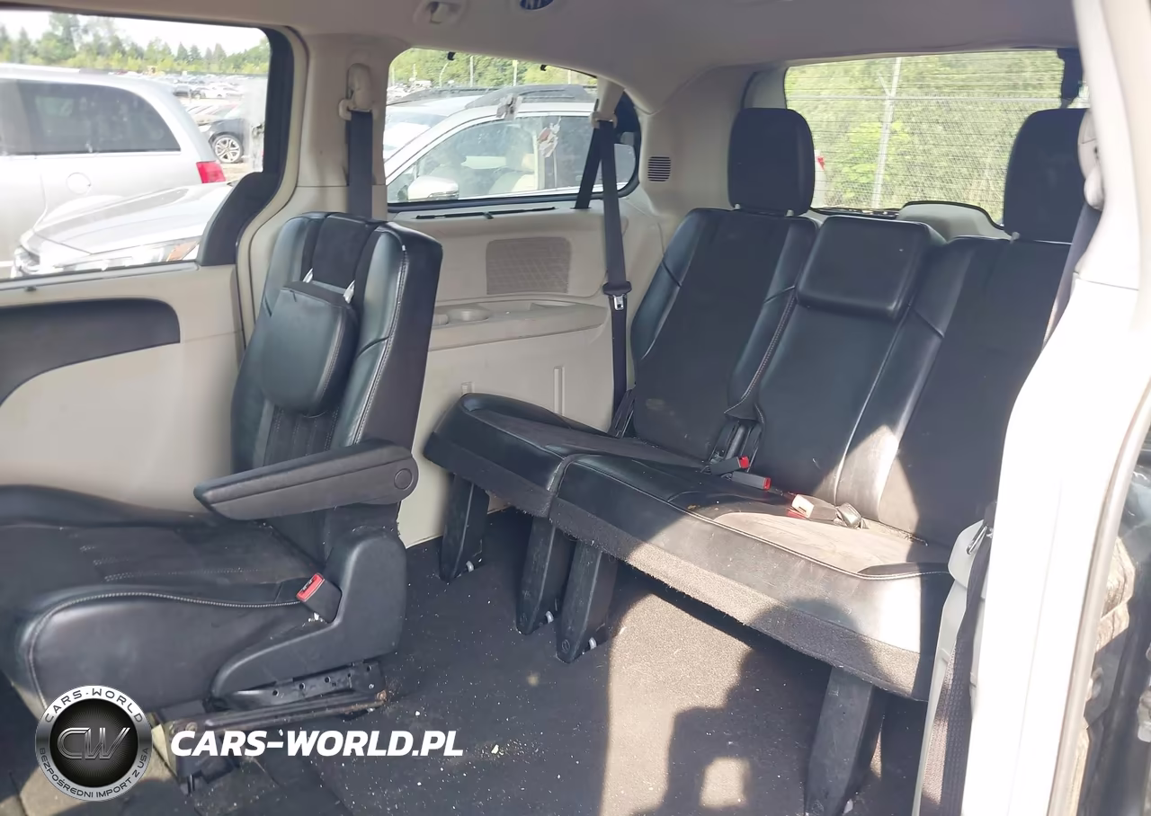 2014 Chrysler Town & Country Touring-L 30Th Anniversary VIN:2C4RC1CG5ER374355 - 8
