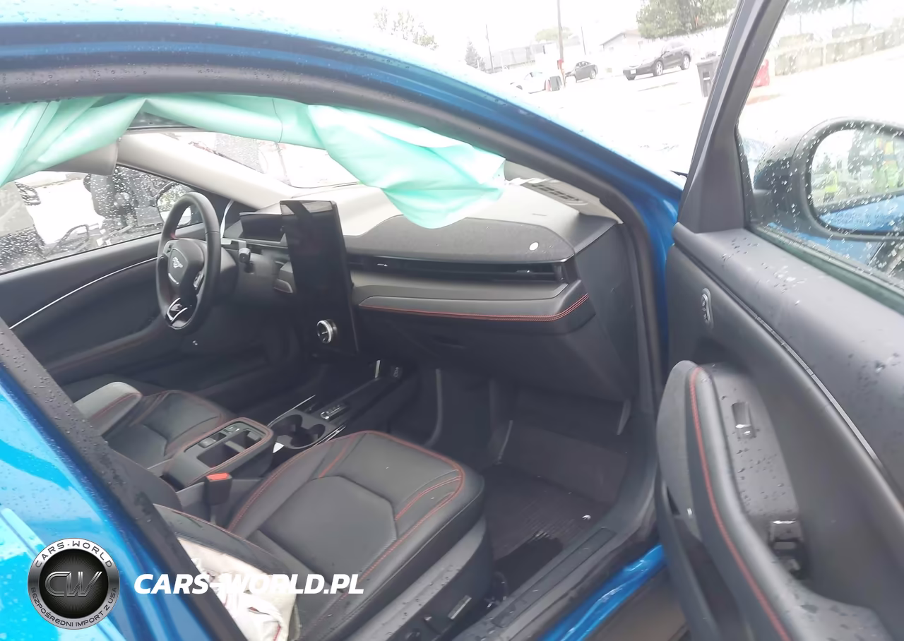 2025 Ford Mustang Mach-E Premium VIN:3FMTK3SU0SMA52779 - 5