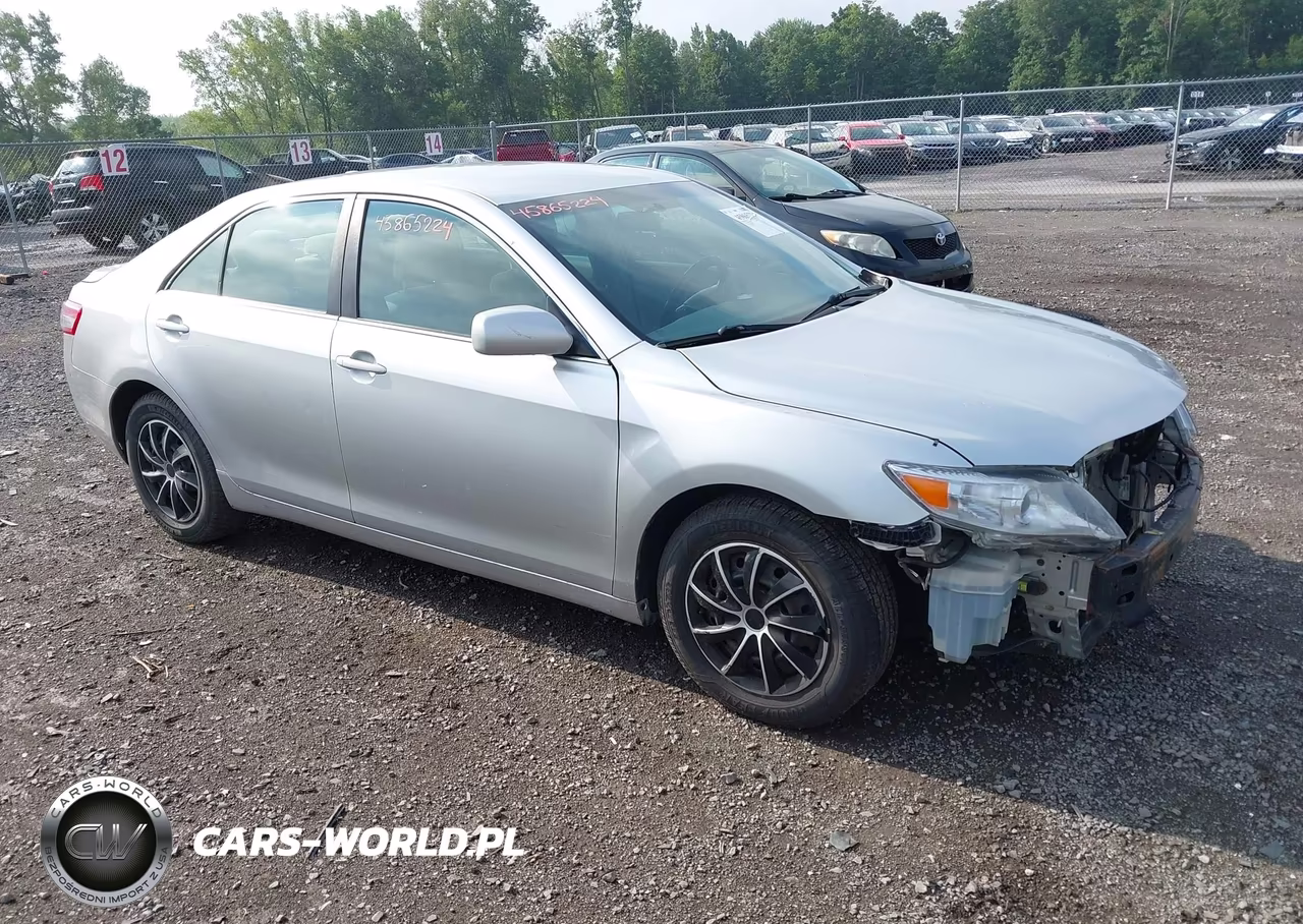 2010 Toyota Camry Le – zdjęcie 1 z 16