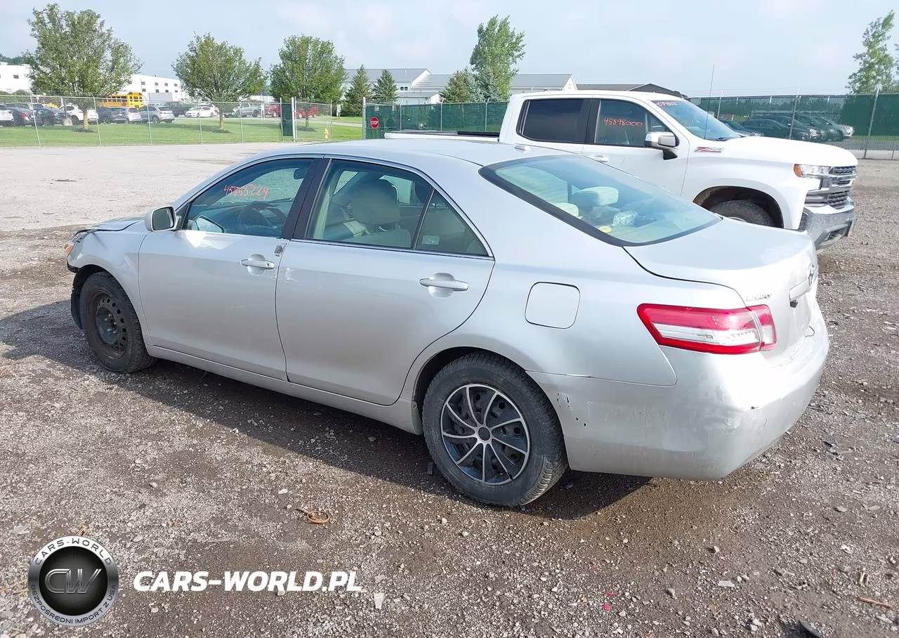 2010 Toyota Camry Le VIN:4T4BF3EKXAR018469 - 3