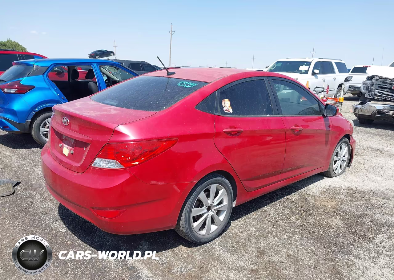 2013 Hyundai Accent Gls VIN:KMHCU4AE2DU463285 - 4