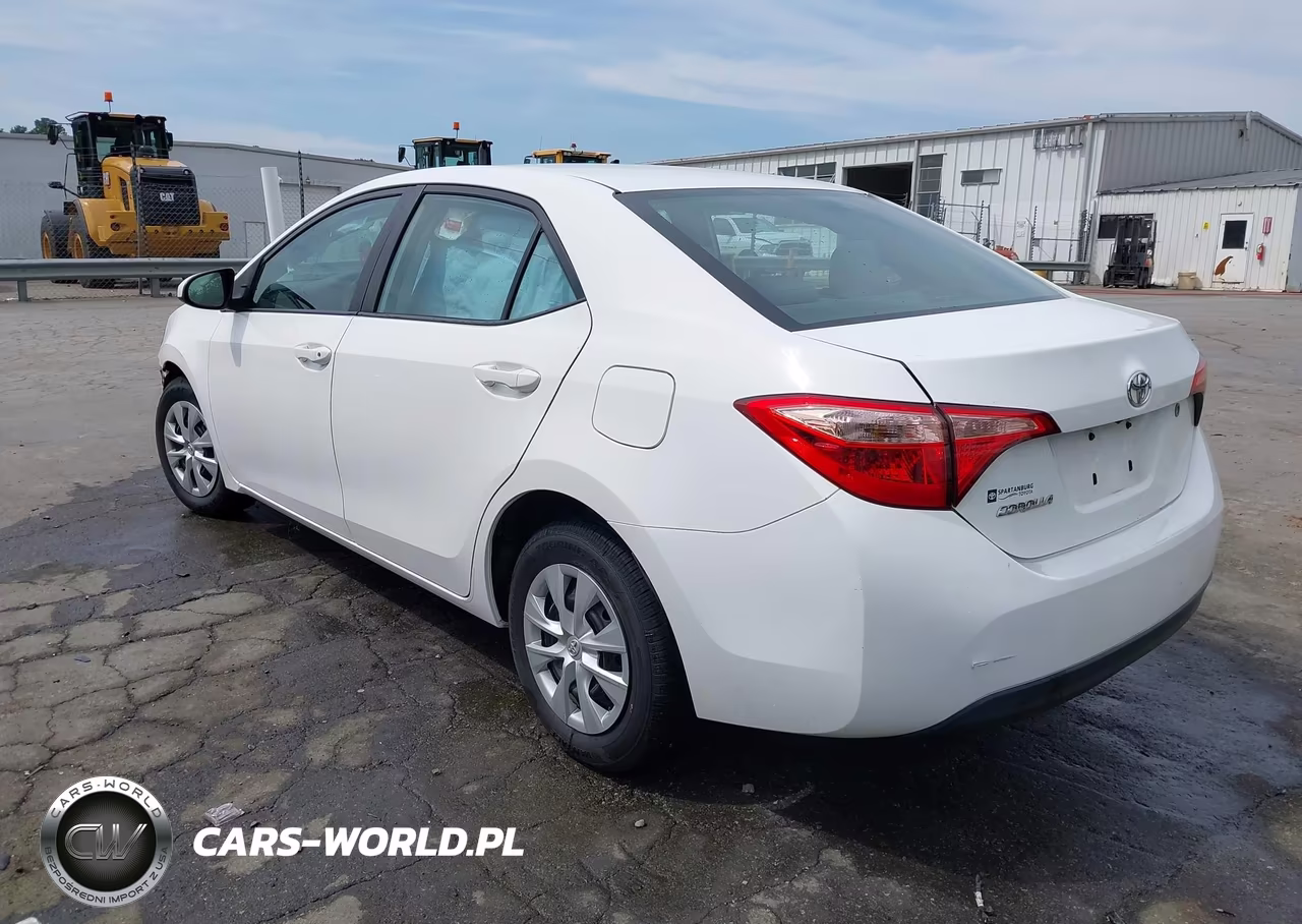 2018 Toyota Corolla L VIN:5YFBURHE3JP850410 - 3