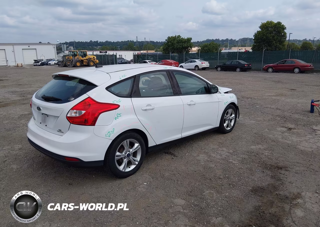 2014 Ford Focus Se VIN:1FADP3K21EL312675 - 4