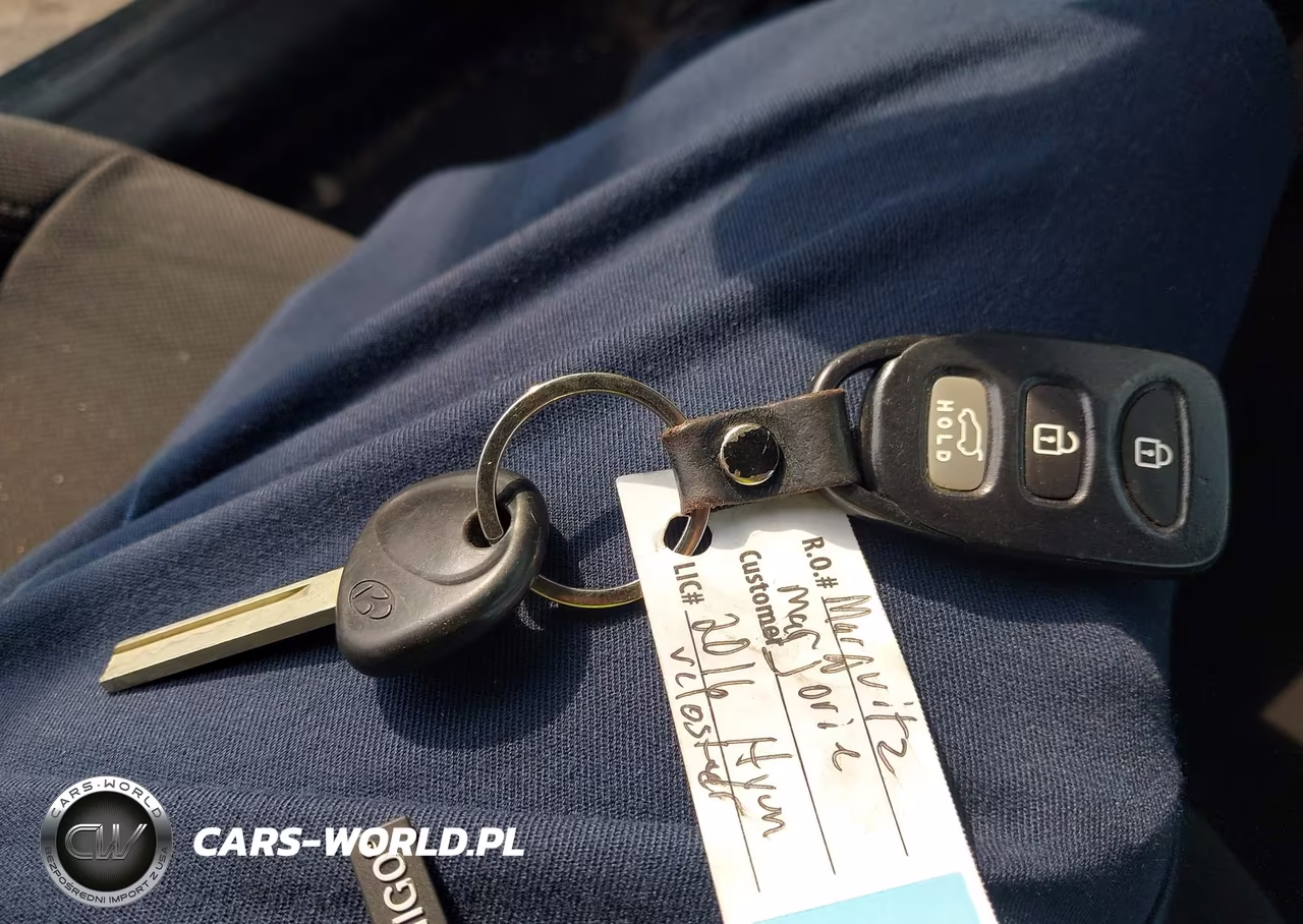 2016 Hyundai Veloster VIN:KMHTC6AD6GU272849 - 11