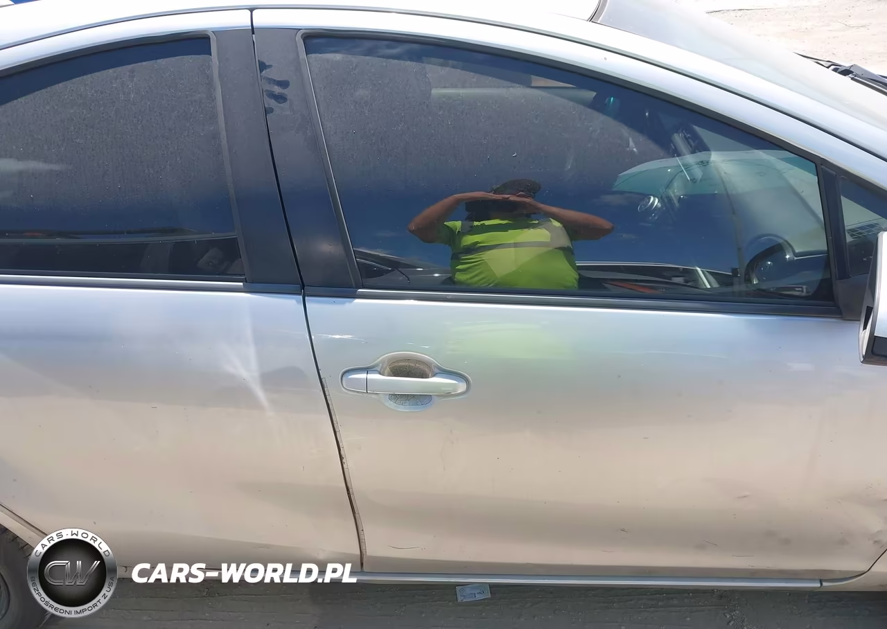2015 Toyota Prius C Three VIN:JTDKDTB30F1107431 - 13