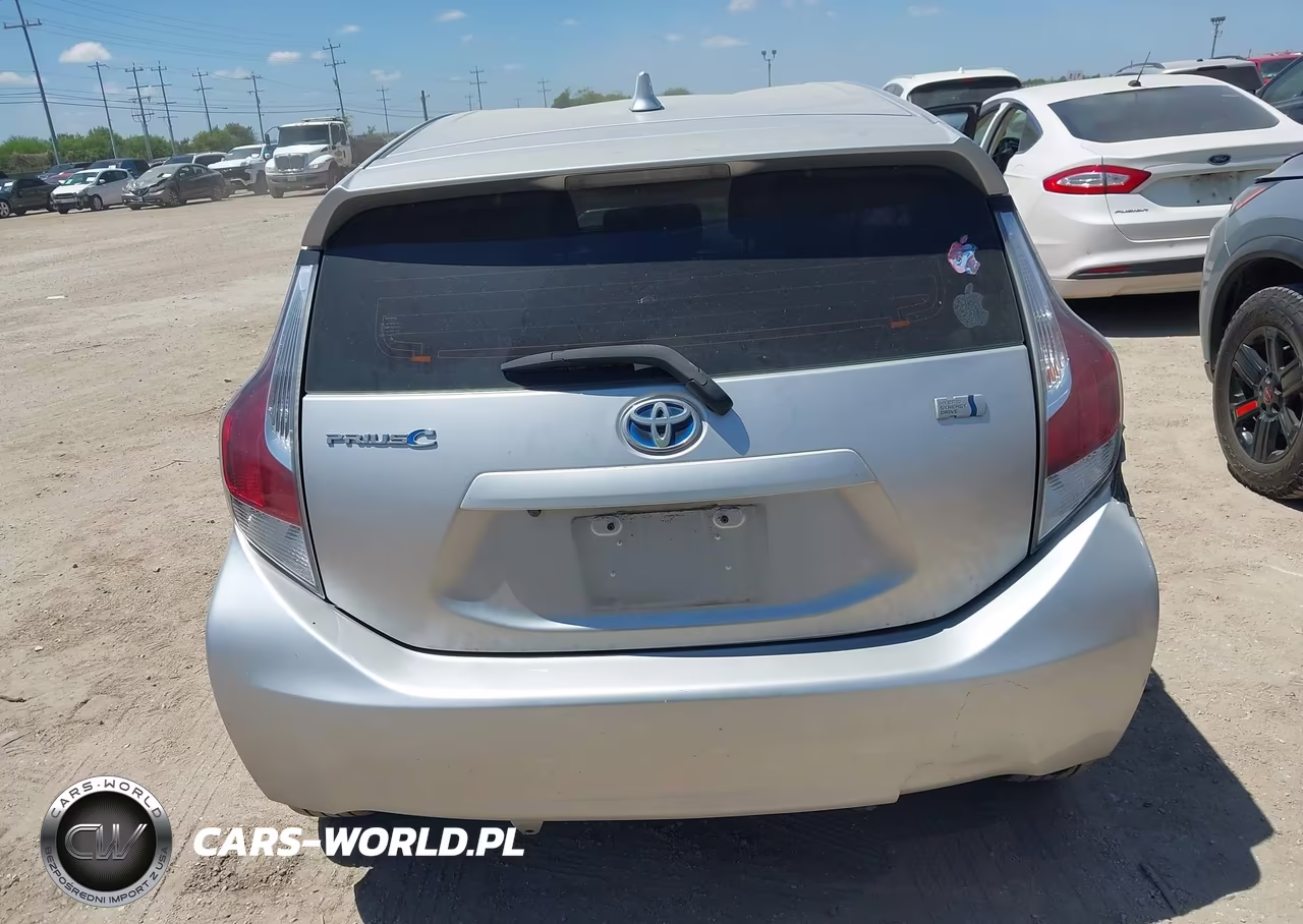 2015 Toyota Prius C Three VIN:JTDKDTB30F1107431 - 16
