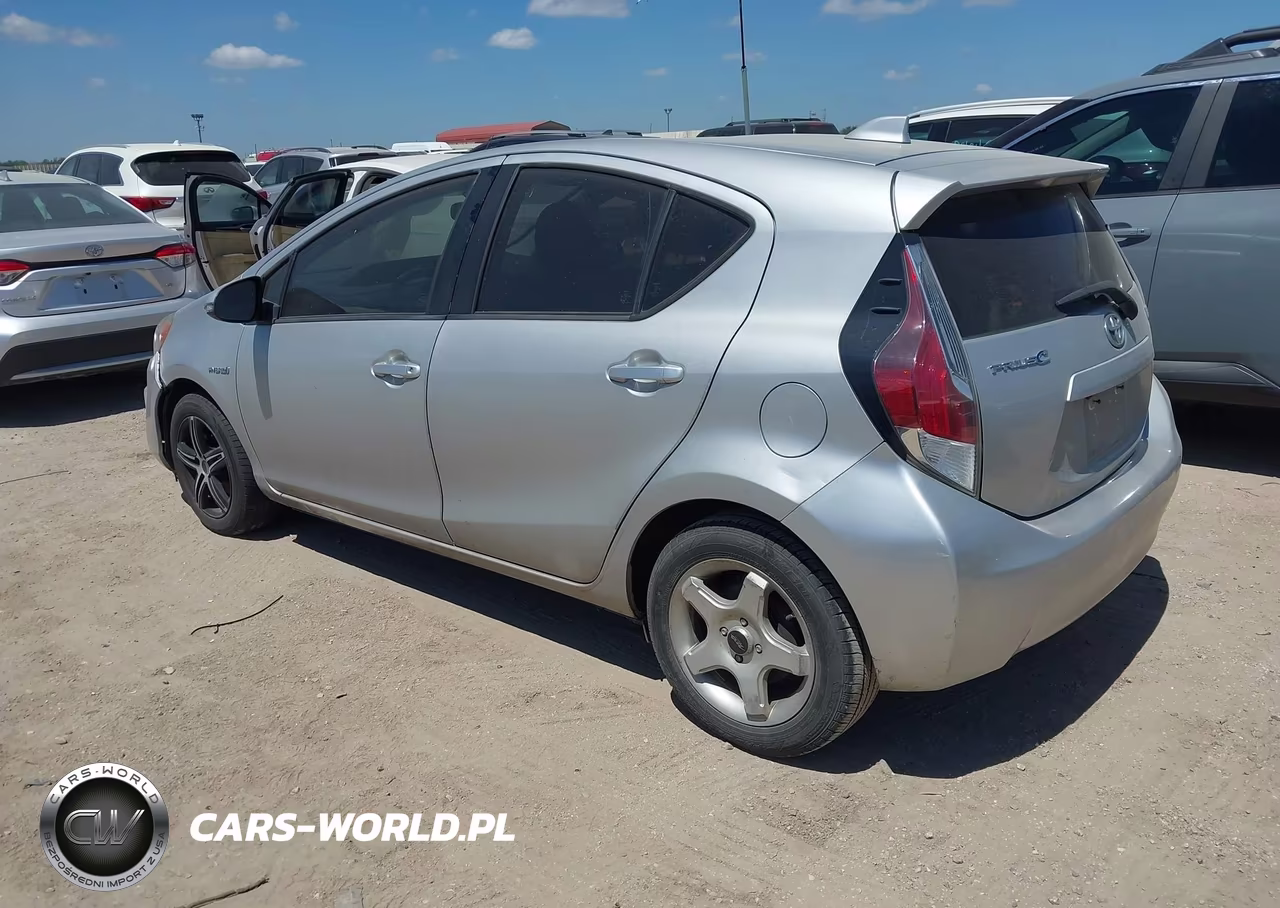2015 Toyota Prius C Three VIN:JTDKDTB30F1107431 - 3