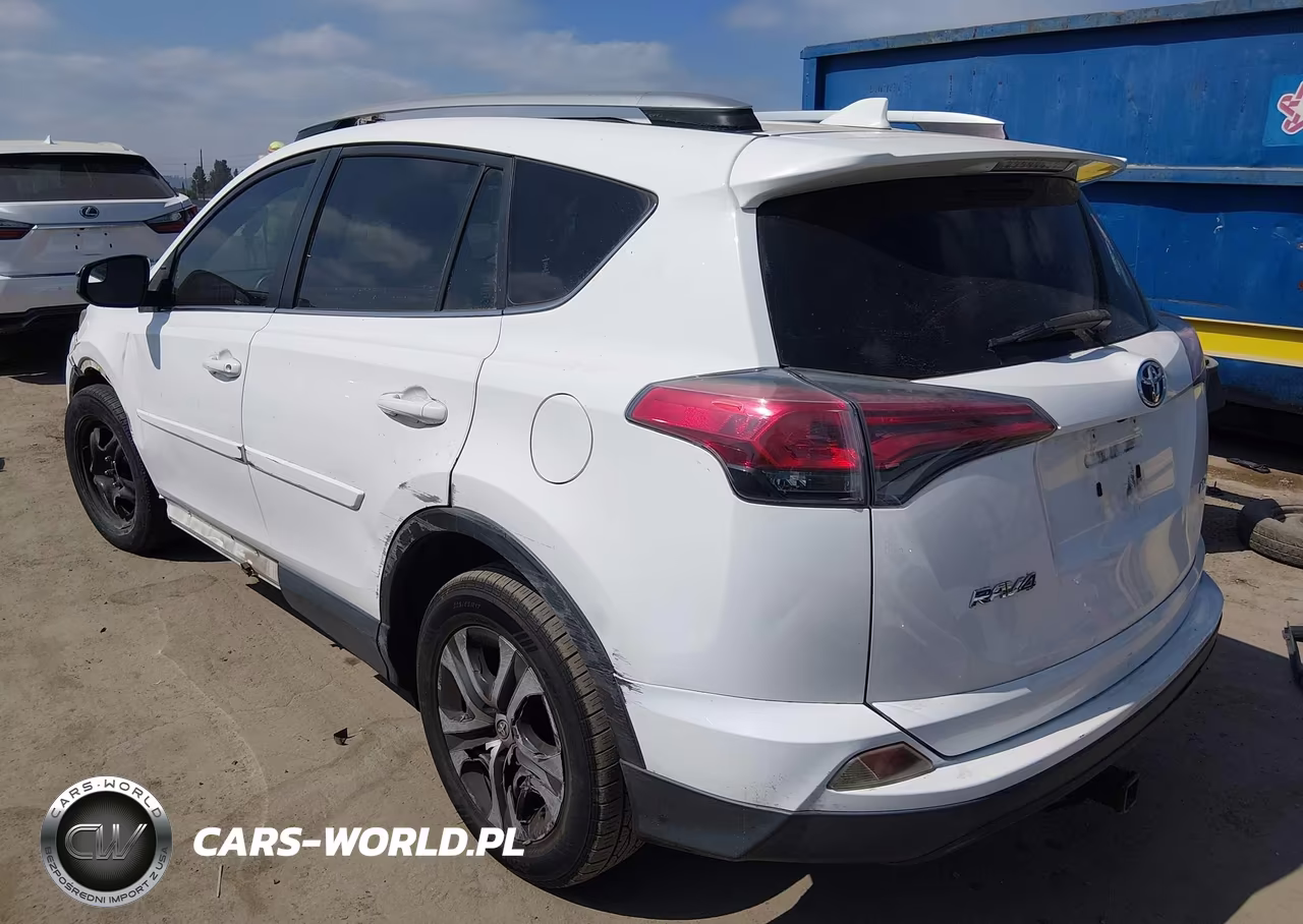 2017 Toyota Rav4 Le VIN:JTMZFREV6HJ709598 - 3