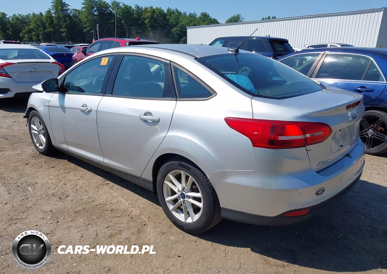 2016 Ford Focus Se VIN:1FADP3F23GL375502 - 3