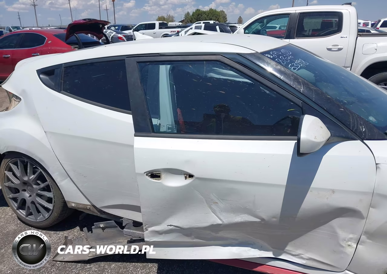 2016 Hyundai Veloster Turbo R-Spec VIN:KMHTC6AE1GU301716 - 14