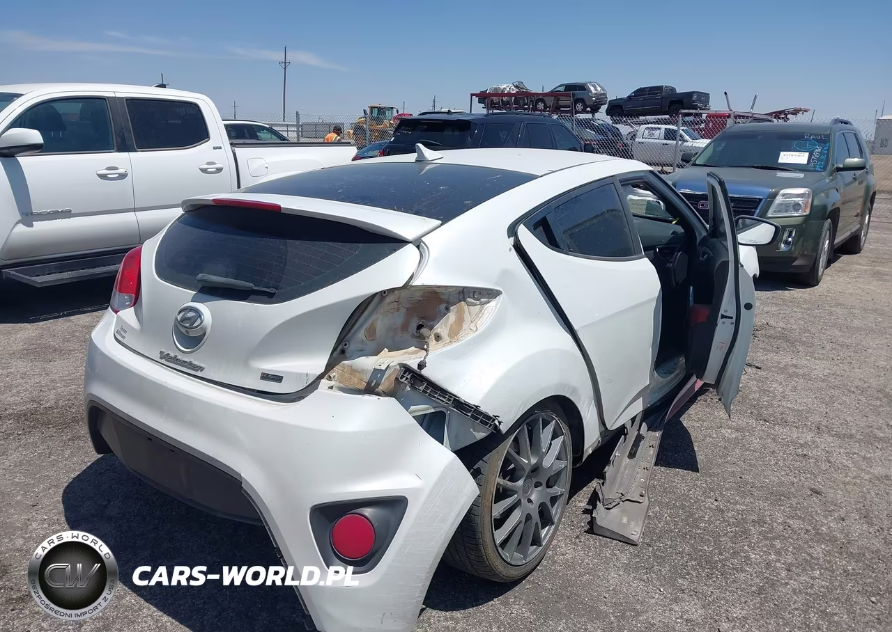2016 Hyundai Veloster Turbo R-Spec VIN:KMHTC6AE1GU301716 - 4