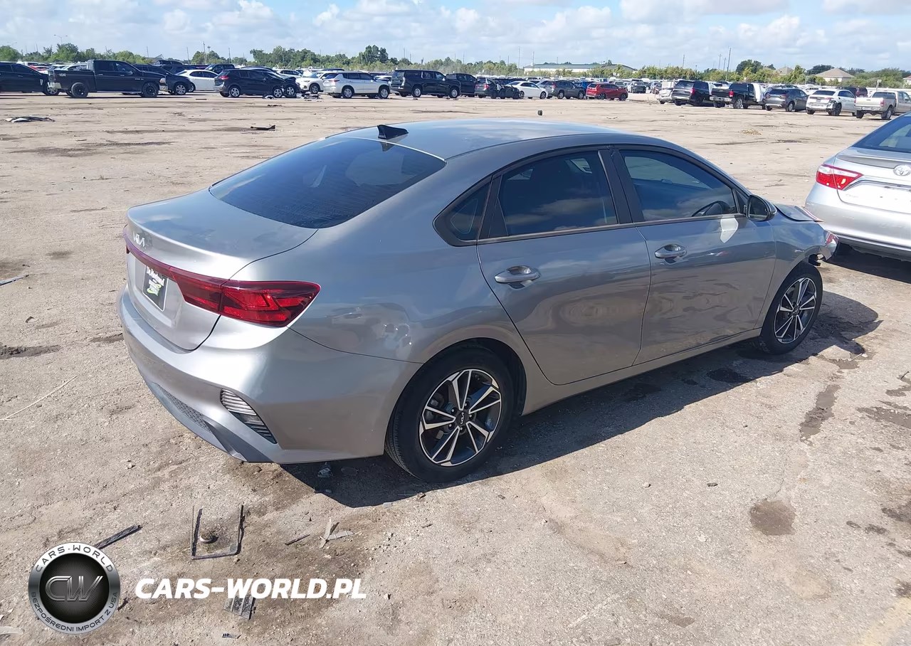 2022 Kia Forte Lxs VIN:3KPF24AD1NE428848 - 4