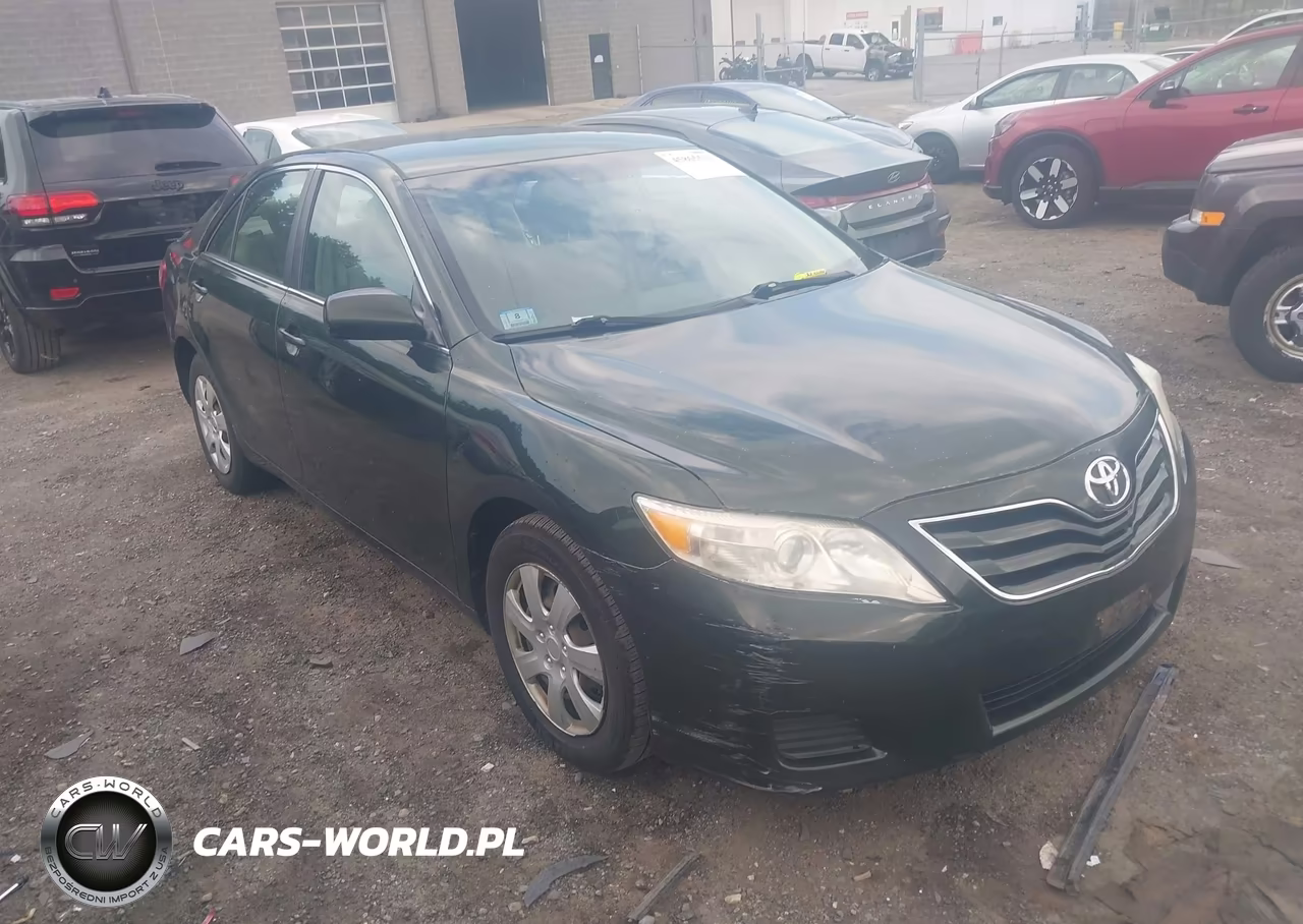 2010 Toyota Camry Le – zdjęcie 1 z 11