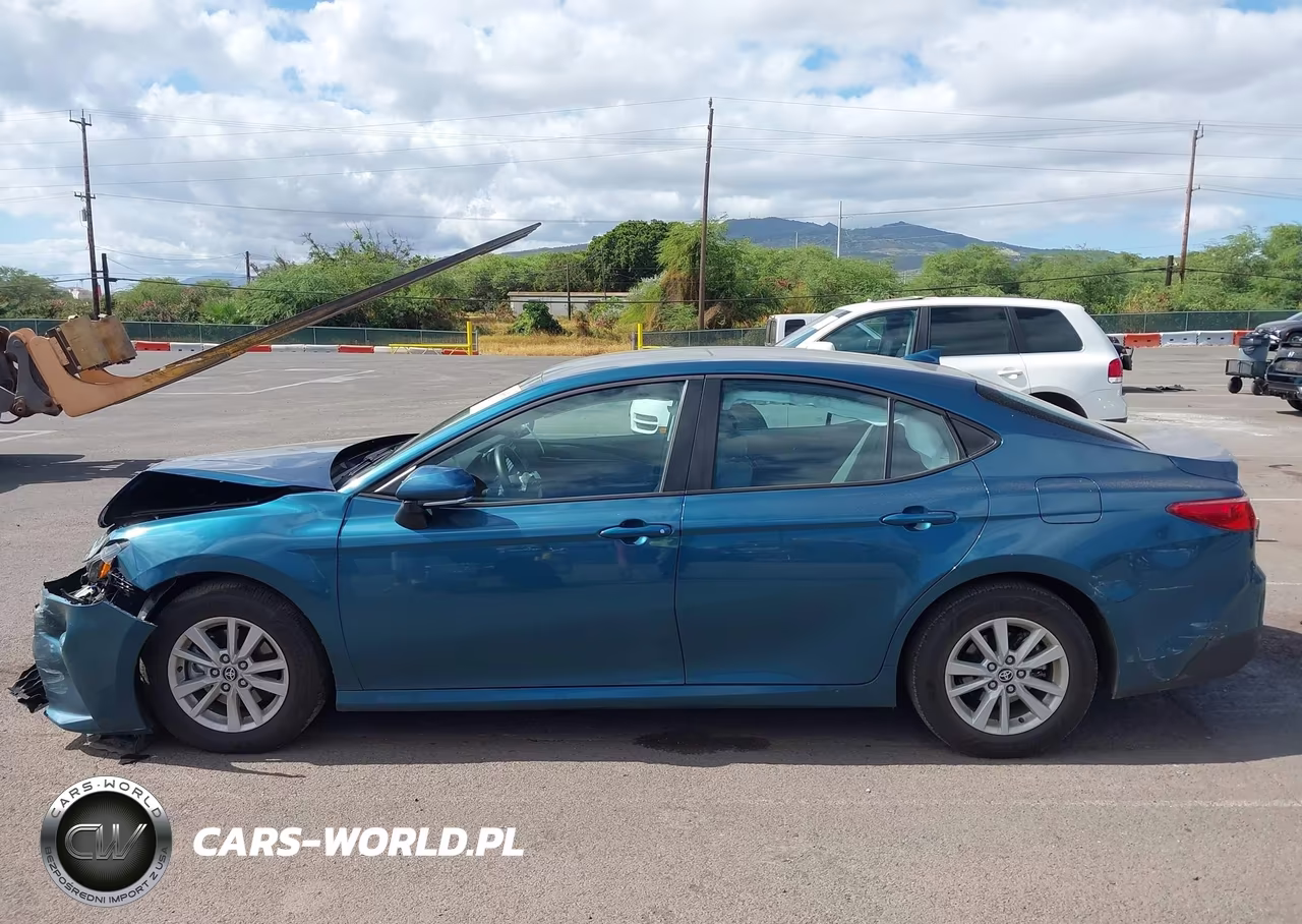 2026 Toyota Camry Le VIN:4T1DAACK5TU266365 - 14
