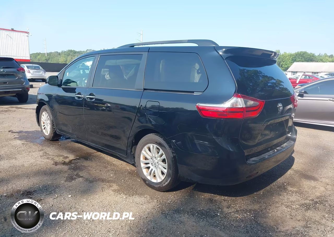 2017 Toyota Sienna Xle 8 Passenger VIN:5TDYZ3DC5HS813809 - 3