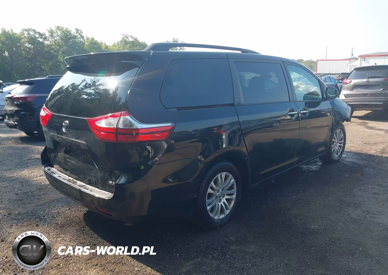2017 Toyota Sienna Xle 8 Passenger VIN:5TDYZ3DC5HS813809 - 4