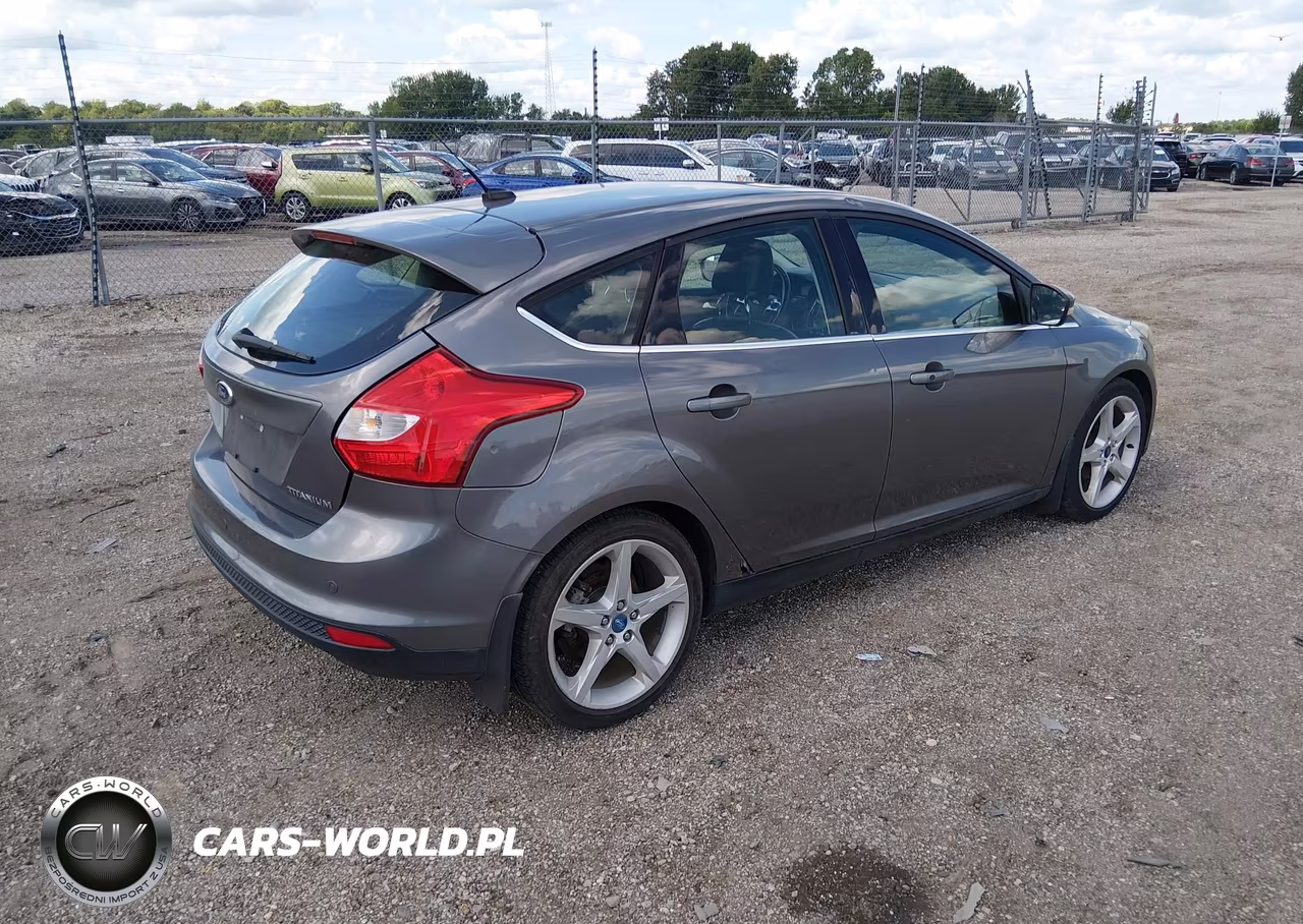2012 Ford Focus Titanium VIN:1FAHP3N26CL160662 - 4