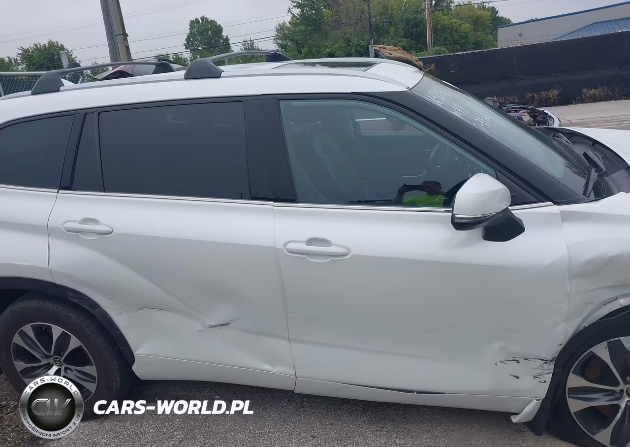 2022 Toyota Highlander Xle VIN:5TDGZRBH7NS243918 - 13