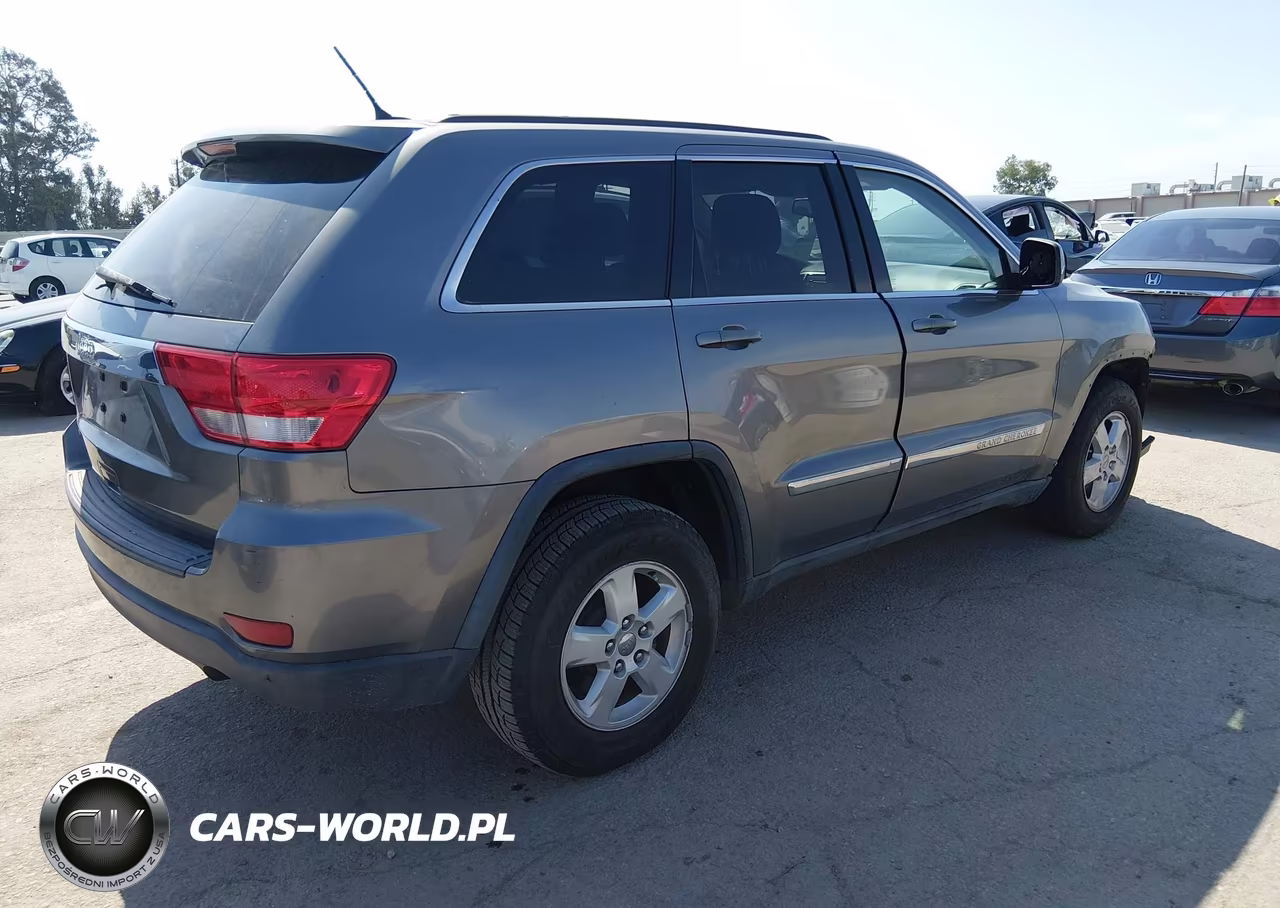 2013 Jeep Grand Cherokee Laredo VIN:1C4RJEAG9DC612649 - 4